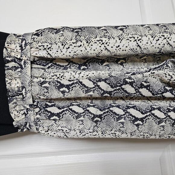 Stylish Black and Snake Print Jumper - Perfect for Any Occasion - Picture 8 of 9